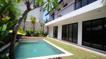 Beautiful Brand New 3 Bedroom Villa in the Center of Batu Bolong