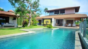4 bedroom villa in Berawa with paddy field view